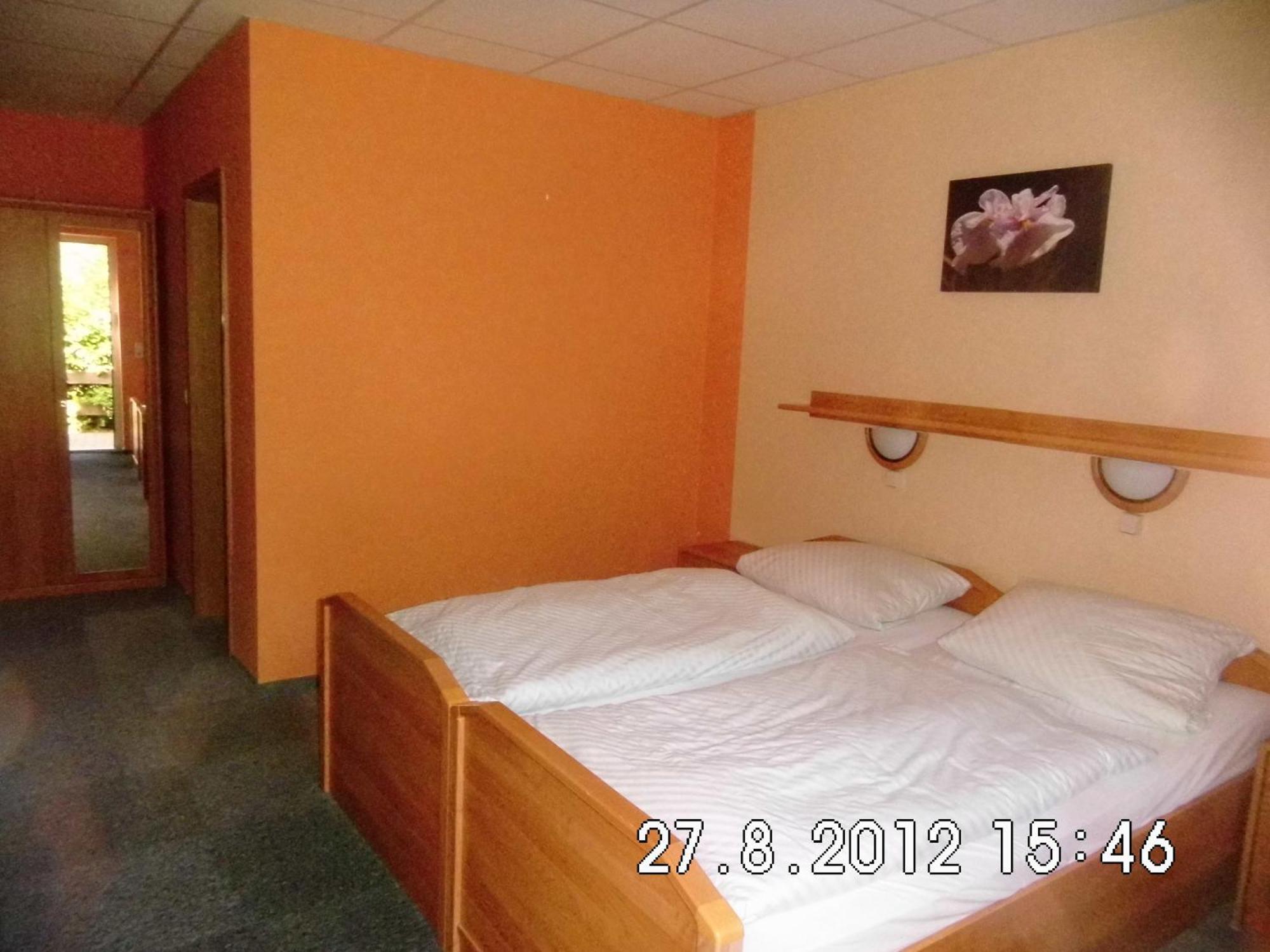 Hotel-Garni "Hof Von Hannover" Wittmund Exteriör bild