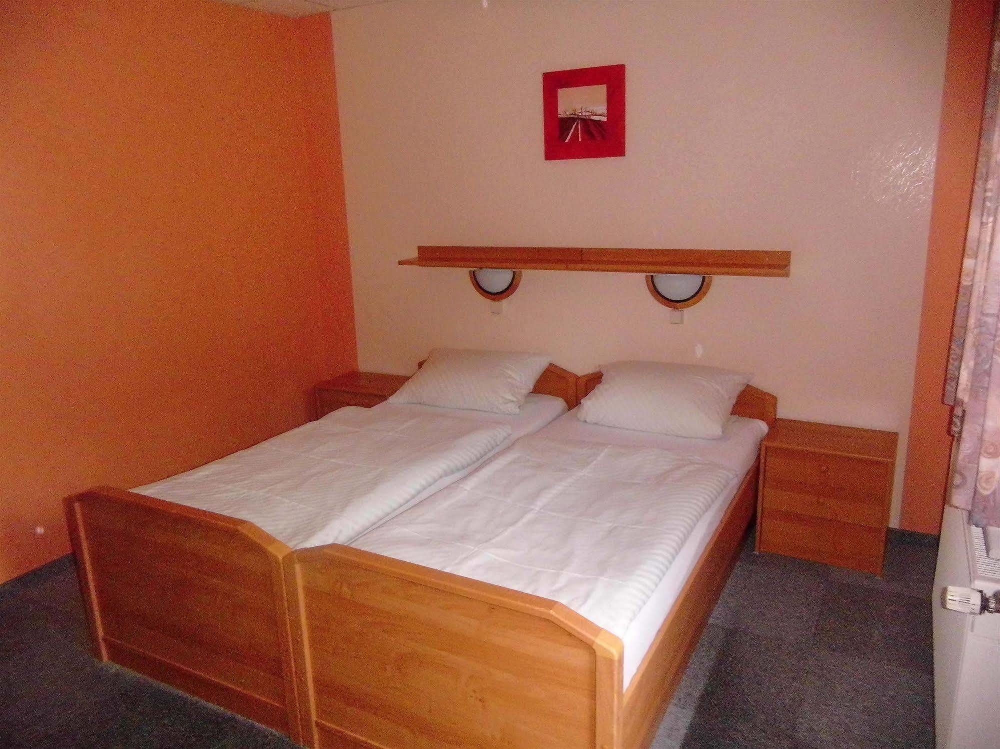 Hotel-Garni "Hof Von Hannover" Wittmund Exteriör bild