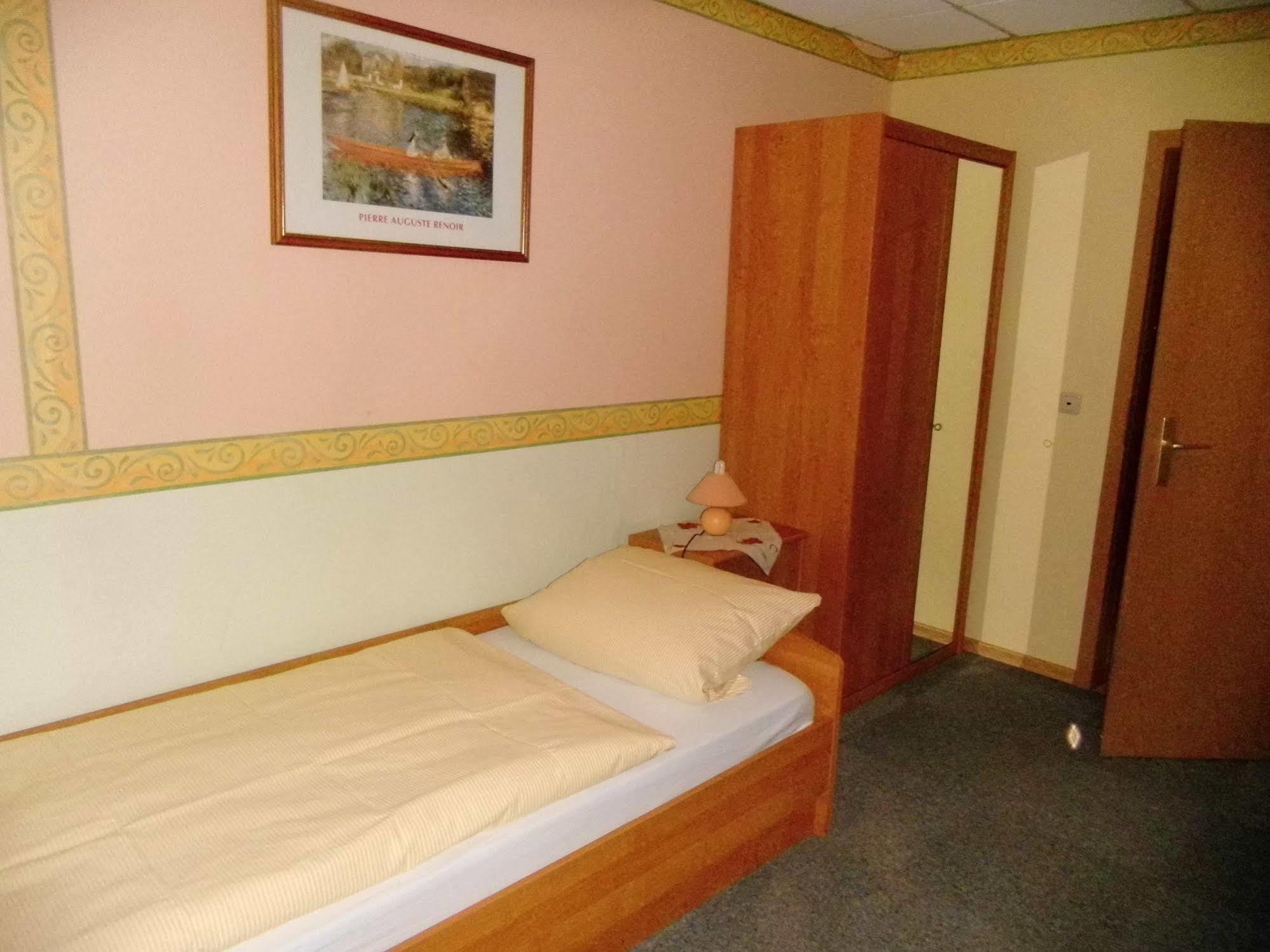 Hotel-Garni "Hof Von Hannover" Wittmund Exteriör bild
