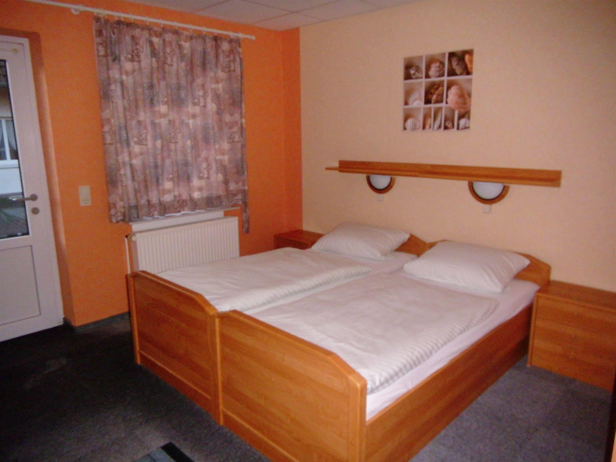 Hotel-Garni "Hof Von Hannover" Wittmund Exteriör bild