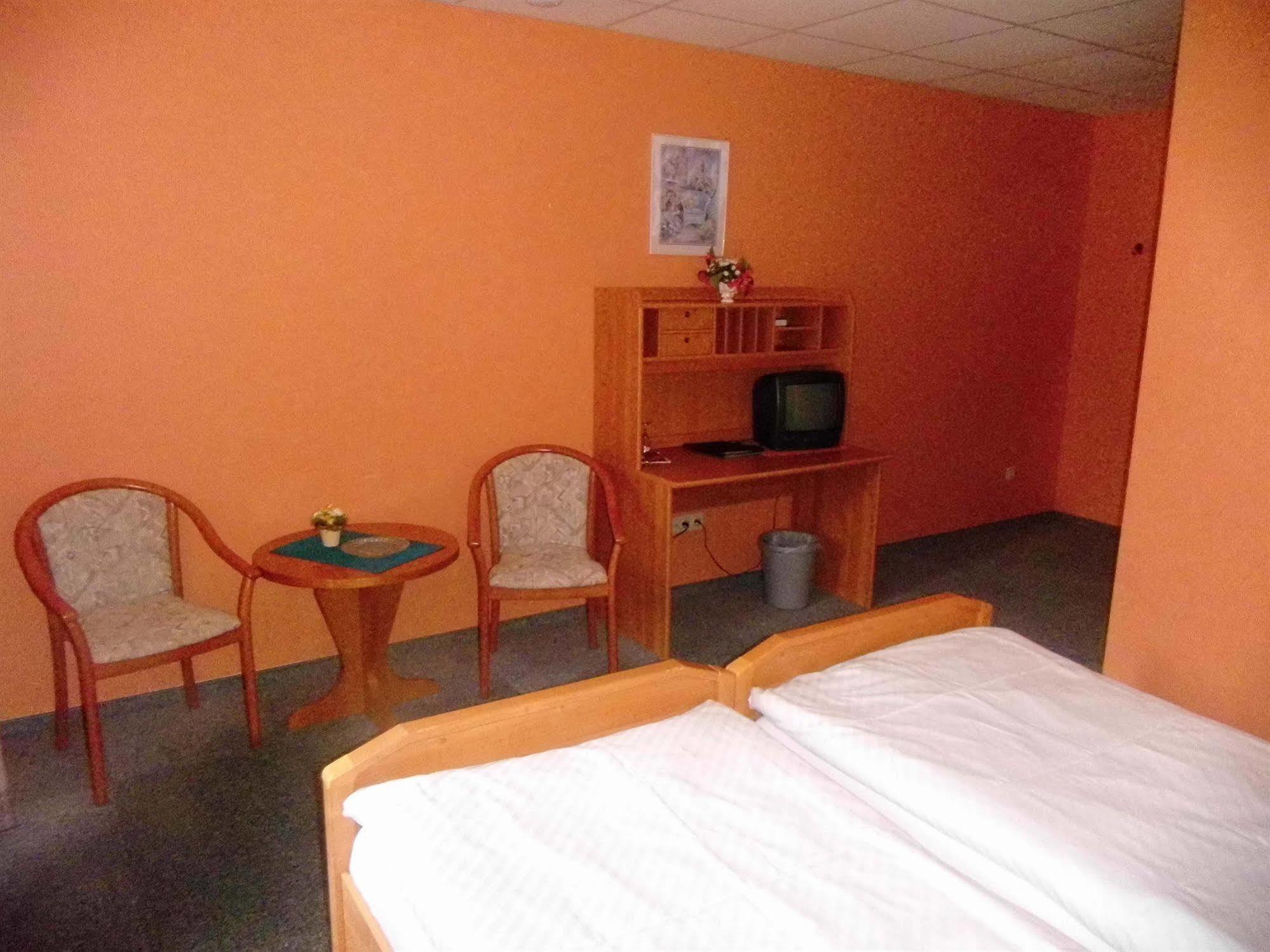 Hotel-Garni "Hof Von Hannover" Wittmund Exteriör bild